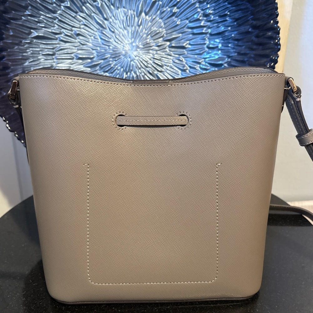 🍀Kate Spade Gray Bucket Bag w/ Crossbody Strap - Picture 2 of 5